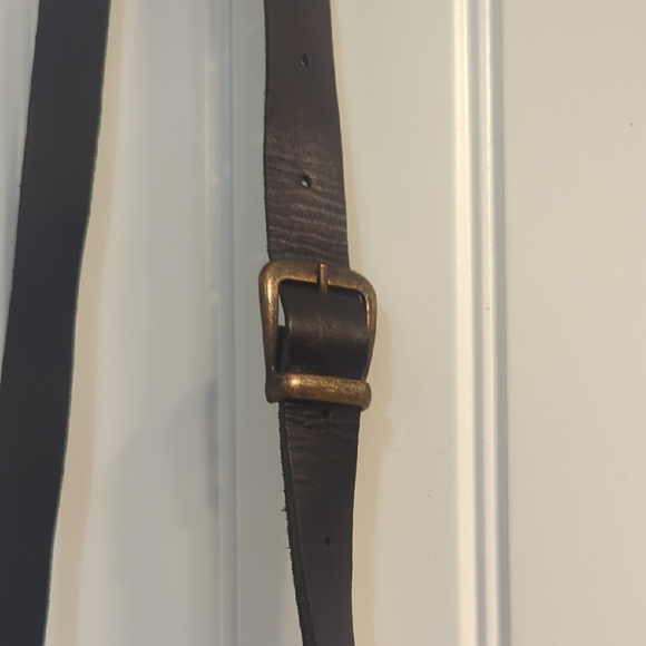 Elegant Brown Leather Crossbody Bag - Picture 2 of 8